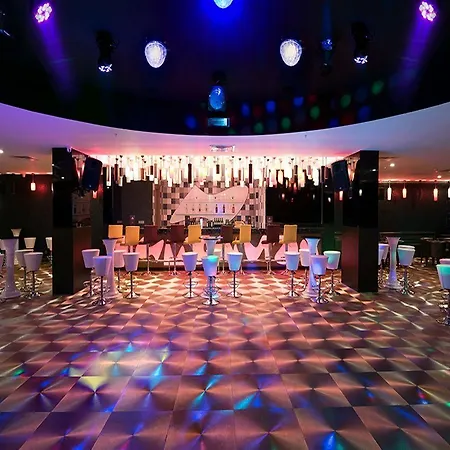 & Hotell
